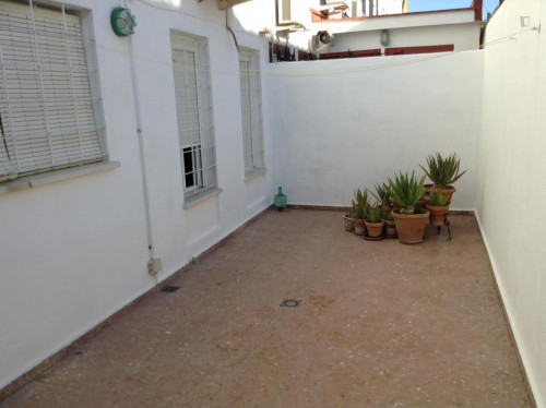 Casa soleada en calle tranquila junto al Palacio de Congresos FIBES