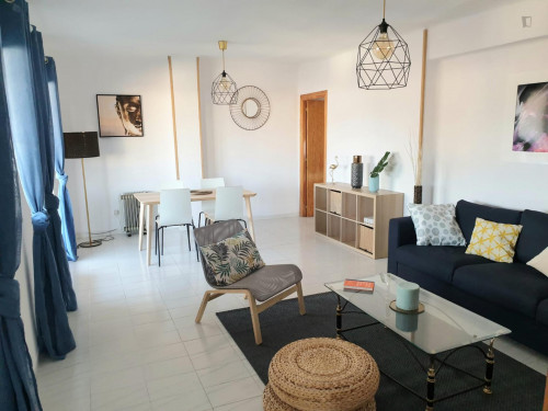 Double bedroom in a 3-bedroom apartment near Parque El Tossal