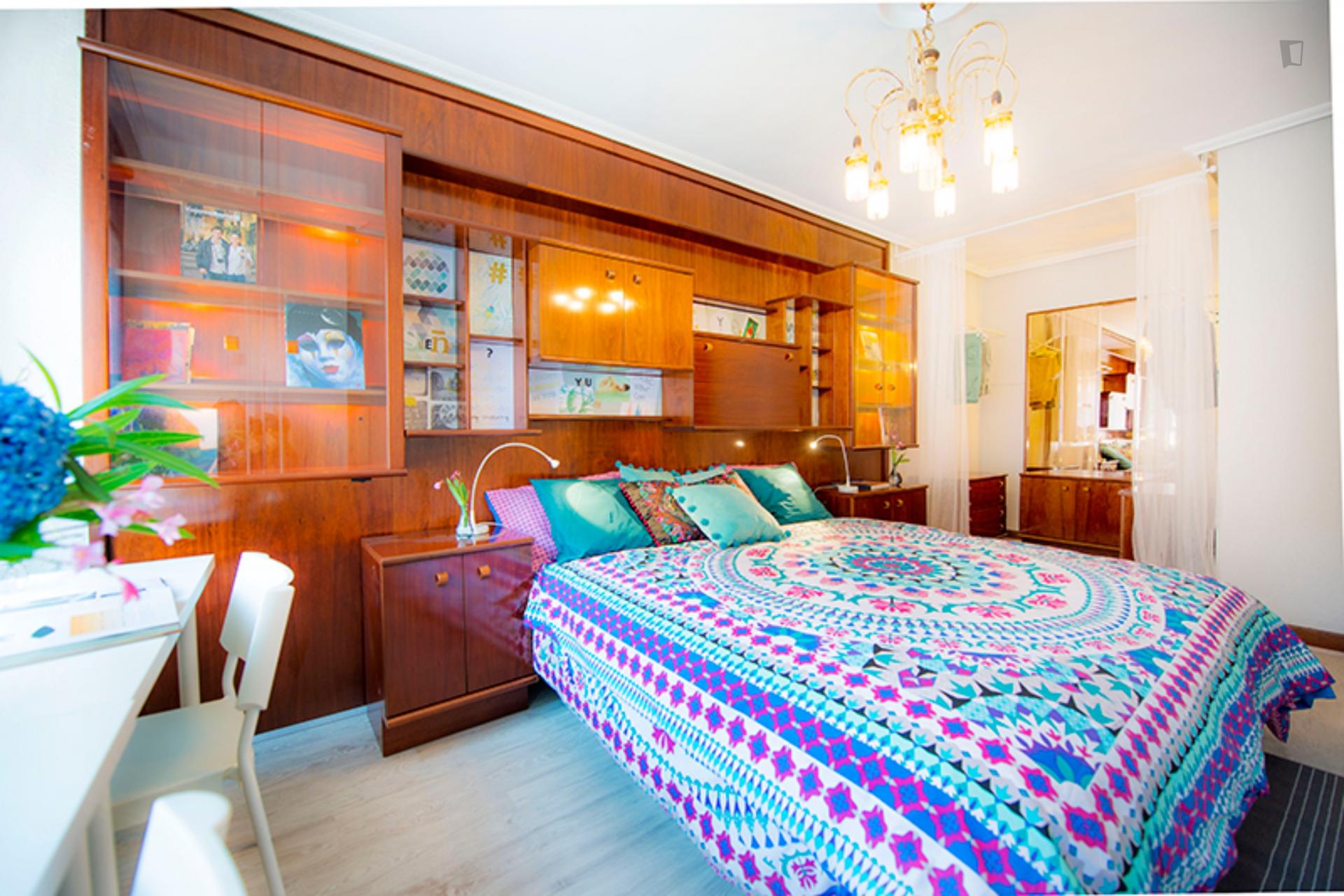 Double bedroom in 3-bedroom apartment