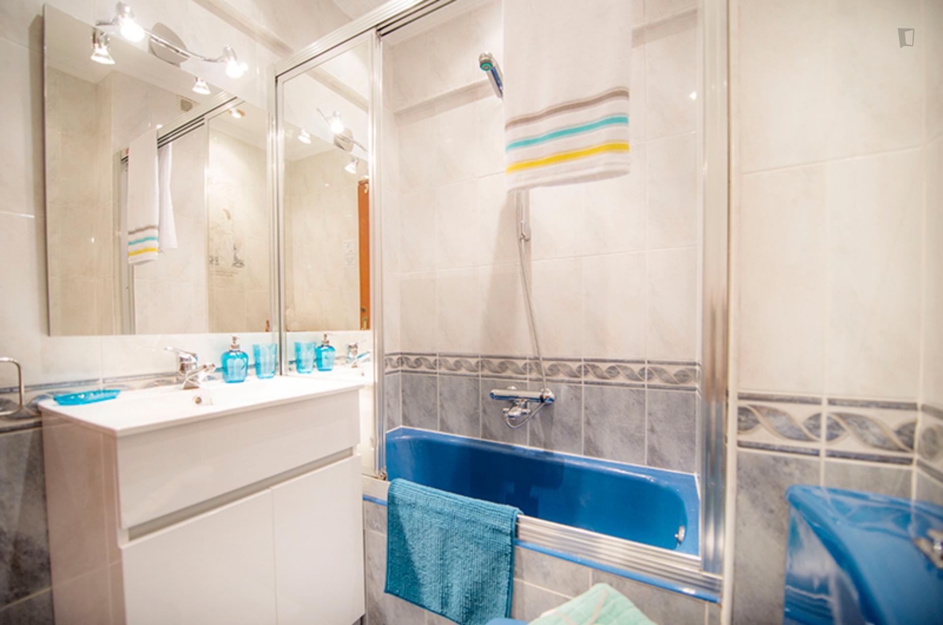 Double bedroom in 3-bedroom apartment