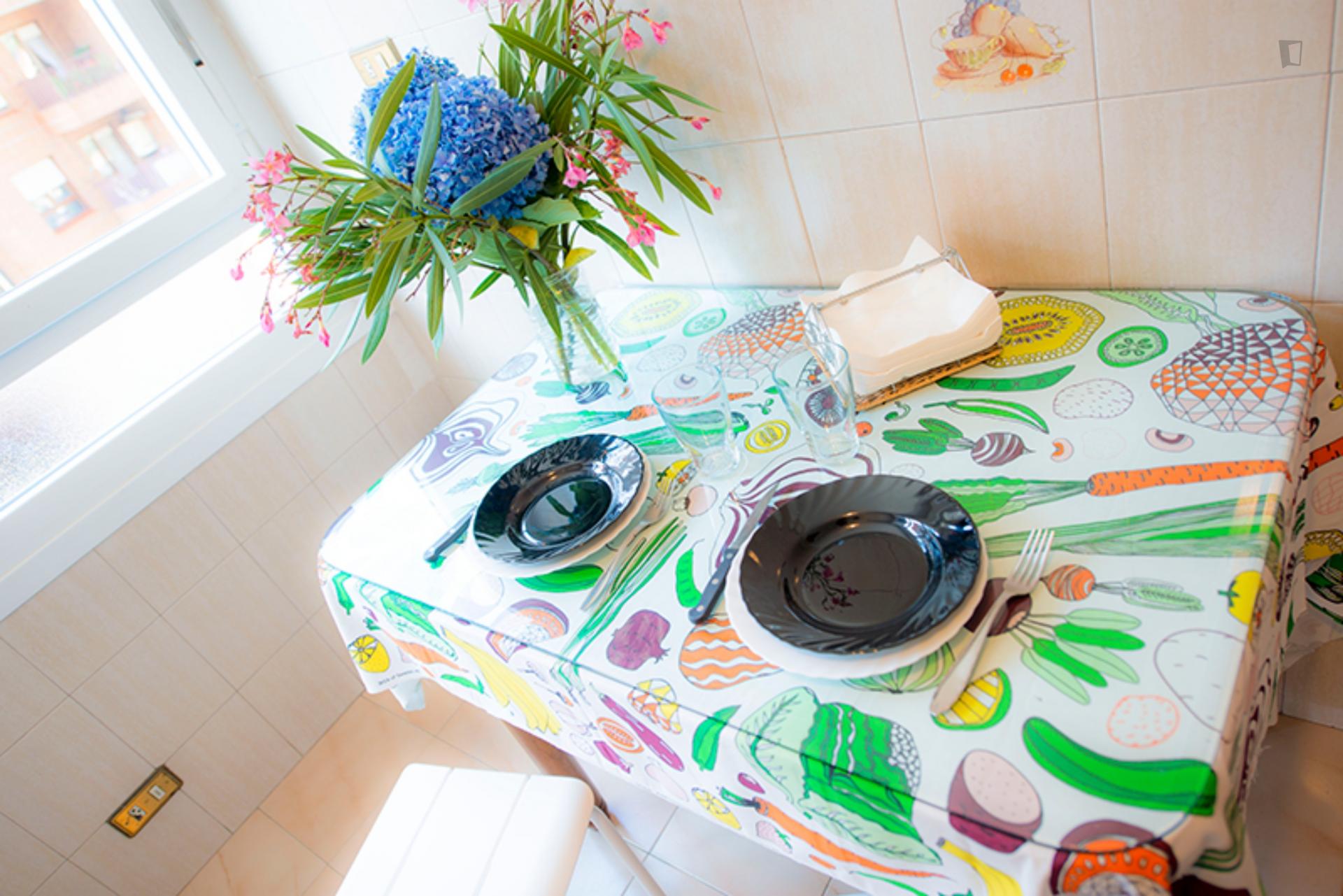 Double bedroom in 3-bedroom apartment