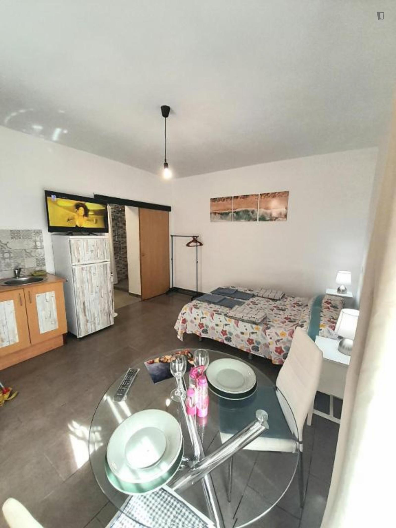  Comfy Studio With An Outdoor Area  -  Comfy studio with an outdoor area  - Gallery -  1