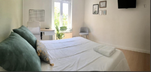 Nice double bedroom near Salamanca Official College of Physicians