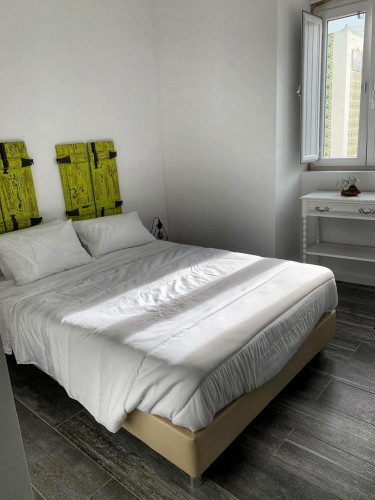 Colourful Two Bedroom Apartment  - Gallery - 18