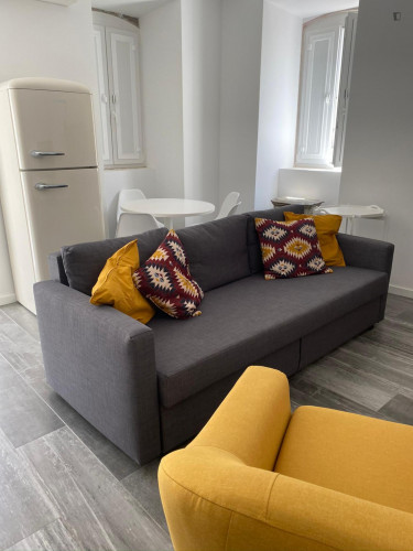 Colourful Two Bedroom Apartment  - Gallery - 14