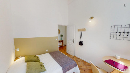 Bright double bedroom close to Capitole metro station