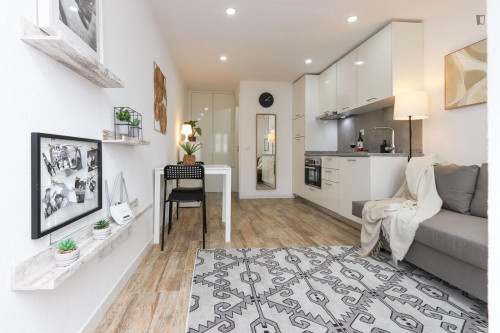 Bright studio close to Jardim do Largo da Ajuda  - Gallery -  5
