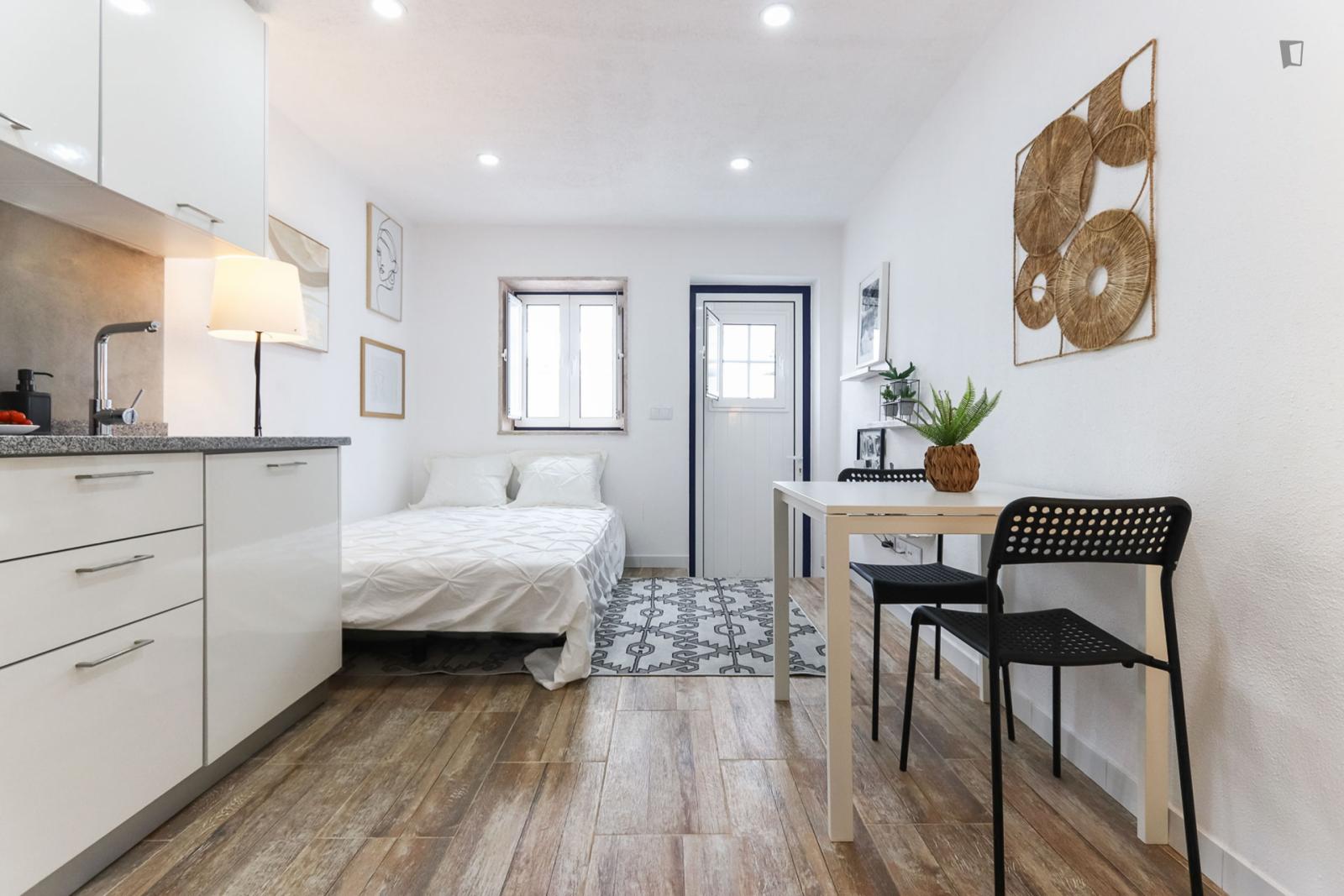  Bright Studio Close To Jardim Do Largo Da Ajuda  -  Bright studio close to Jardim do Largo da Ajuda  - Gallery -  1