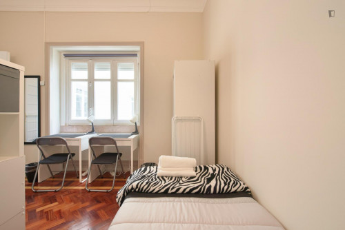 Bed in twin bedroom next to the Atrium Saldanha - Gallery - 7
