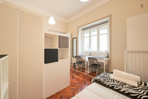 Bed in twin bedroom next to the Atrium Saldanha - Gallery - 8