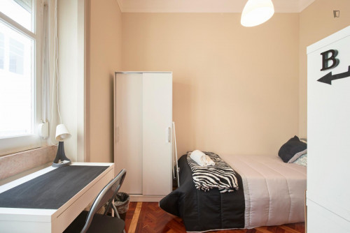 Bed in twin bedroom next to the Atrium Saldanha