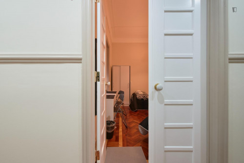 Bed in twin bedroom next to the Atrium Saldanha