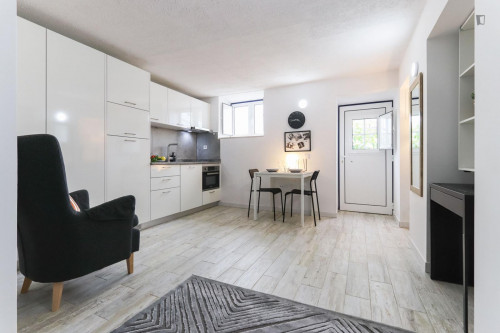 Tasteful studio in proximity to Palácio Nacional da Ajuda - Gallery - 6