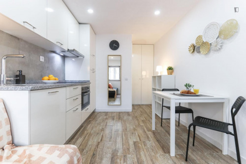 Charming studio in Ajuda - Gallery - 8
