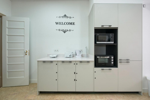 Humble single bedroom very close to Saldanha metro station - Gallery - 26