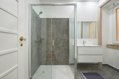 Humble single bedroom very close to Saldanha metro station