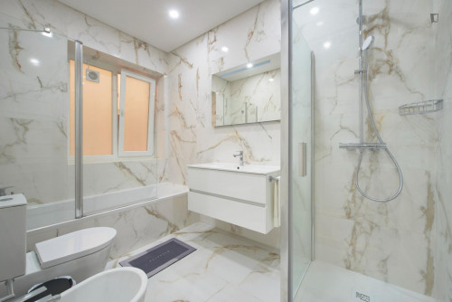 Humble single bedroom very close to Saldanha metro station - Gallery - 9