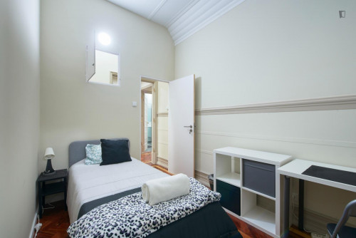Humble single bedroom very close to Saldanha metro station - Gallery - 29
