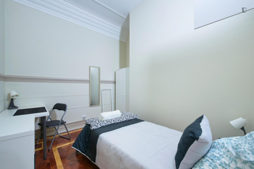 Humble single bedroom very close to Saldanha metro station - Gallery - 27