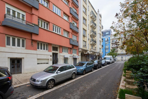 Humble single bedroom very close to Saldanha metro station - Gallery - 24