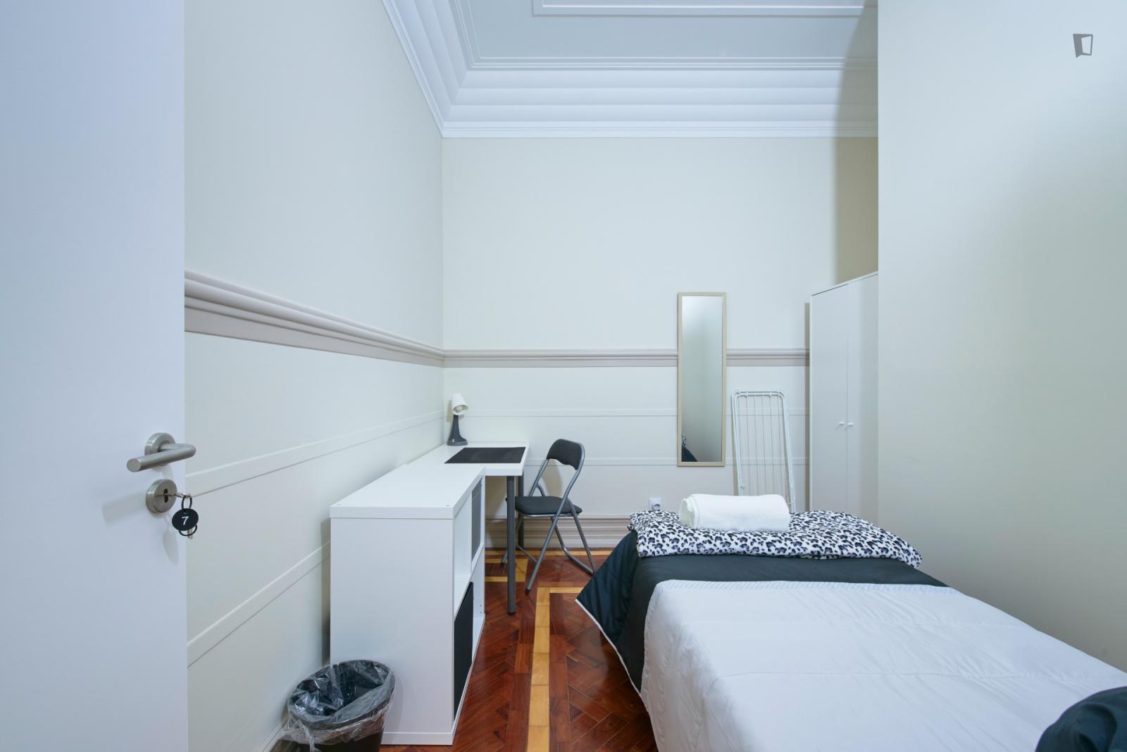  Humble Single Bedroom Very Close To Saldanha Metro Station  -  Humble single bedroom very close to Saldanha metro station  - Gallery -  1