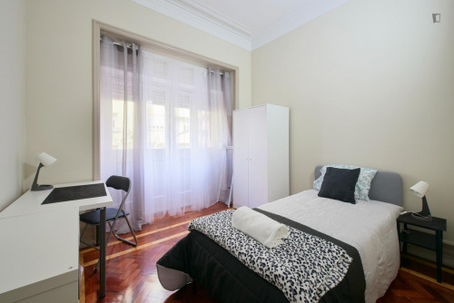 Snug single bedroom with balcony in proximity to the Atrium Saldanha