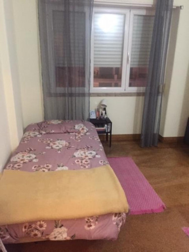 Great single bedroom close to Entrecampos train station