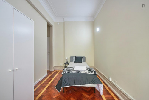 Inviting single bedroom a short walk from Saldanha metro station