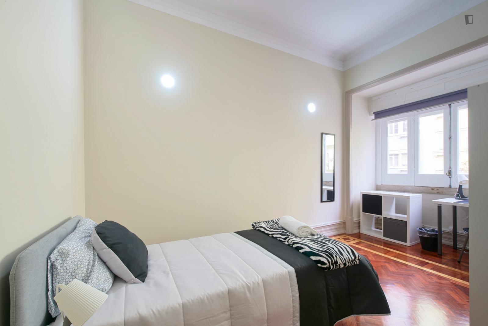  Inviting Single Bedroom A Short Walk From Saldanha Metro Station  -  Inviting single bedroom a short walk from Saldanha metro station  - Gallery -  1