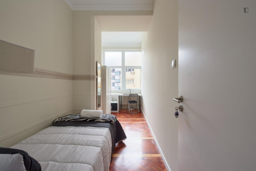 Pleasant single bedroom in Saldanha