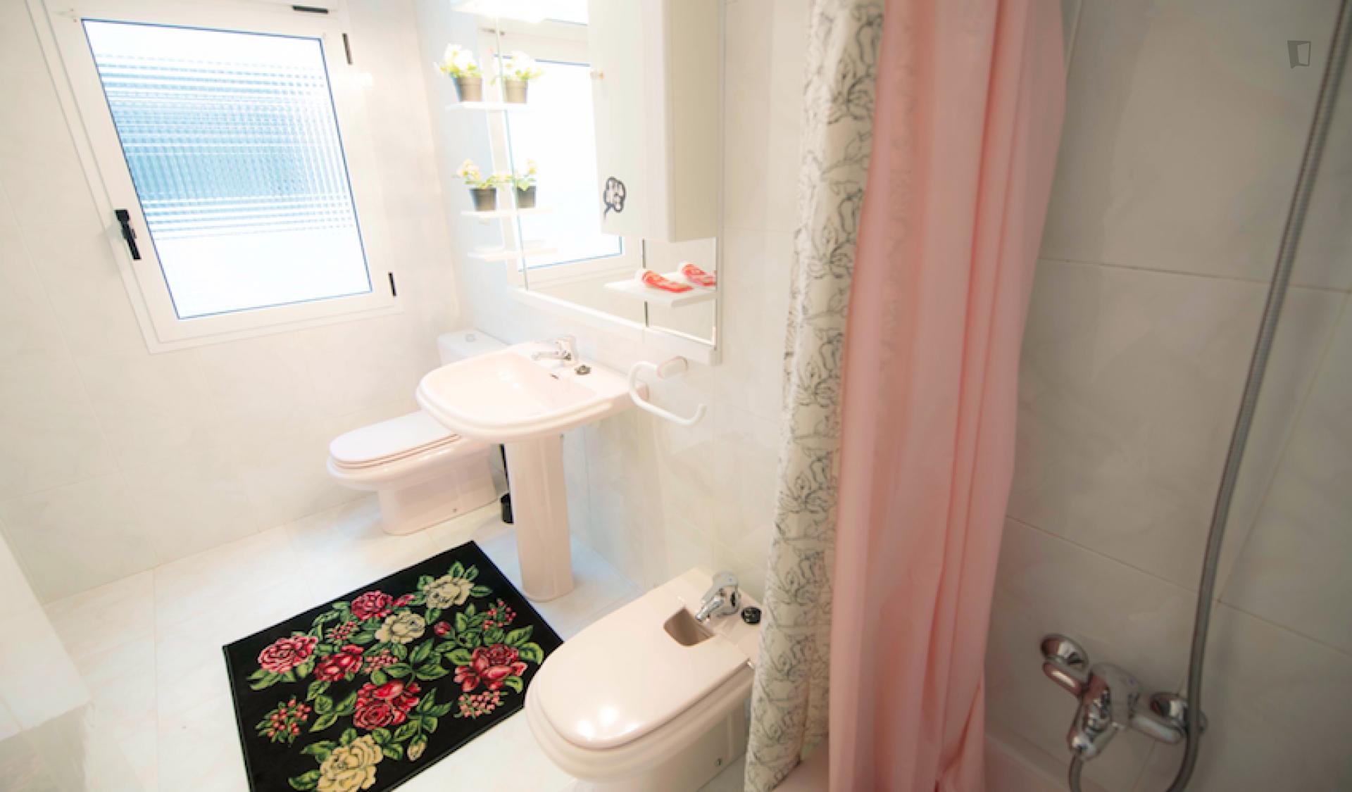 Comfy twin bedroom in a quiet 3-bedroom flat, close to University of Deusto