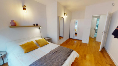 Cosy double bedroom near Lyon-Perrache Gare Routière train station