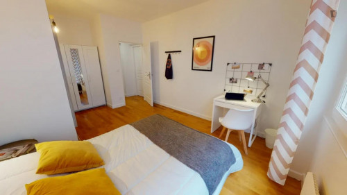 Cosy double bedroom near Lyon-Perrache Gare Routière train station