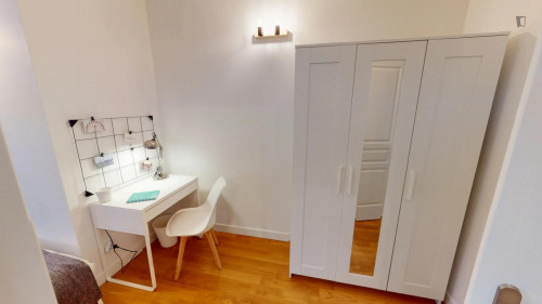 Neat double ensuite bedroom next to Lyon-Perrache Gare Routière train station