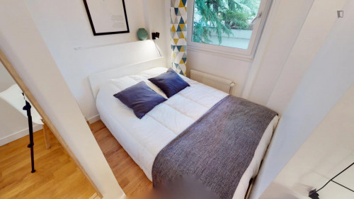 Neat double ensuite bedroom next to Lyon-Perrache Gare Routière train station