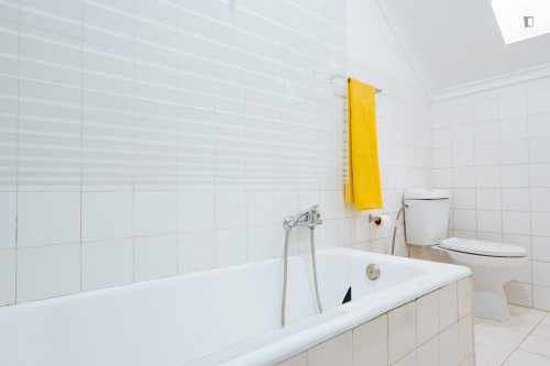 Pleasant double bedroom near the Arroios metro - Gallery - 6