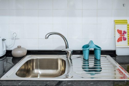 Pleasant double bedroom near the Arroios metro - Gallery - 14