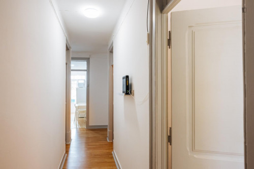Pleasant double bedroom near the Arroios metro