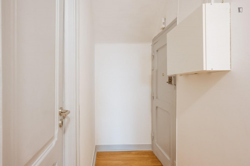 Pleasant double bedroom near the Arroios metro