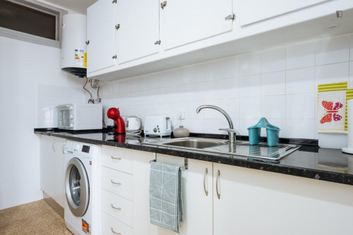Pleasant double bedroom near the Arroios metro - Gallery - 16