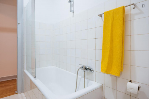 Pleasant double bedroom near the Arroios metro - Gallery - 7