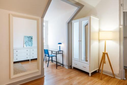 Appealing double bedroom in Arroios