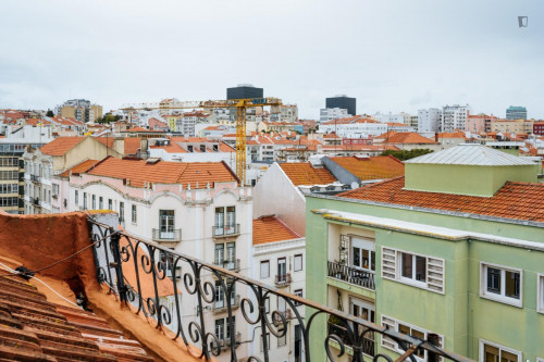 Appealing double bedroom in Arroios