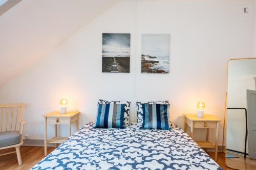 Inviting double bedroom near Instituto Superior Técnico