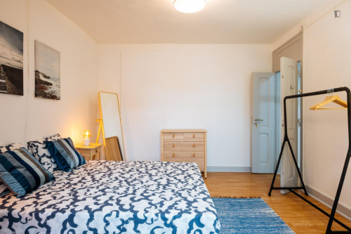 Inviting double bedroom near Instituto Superior Técnico - Gallery - 7