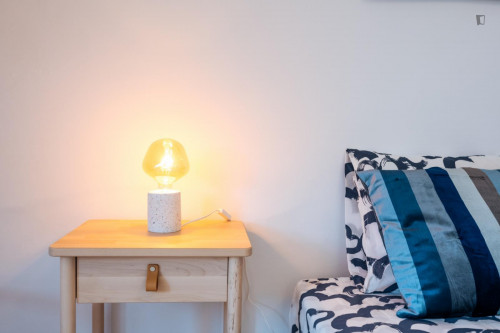 Inviting double bedroom near Instituto Superior Técnico  - Gallery -  5