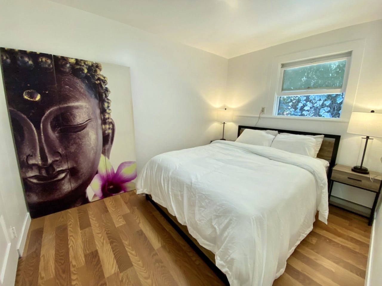 Private - Charming near the Memorial Open Air Theatre Apartment - Gallery - 25