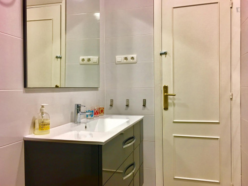 Nice single bedroom in a 7-bedroom apartment near Latorre General Plaza - Gallery - 8