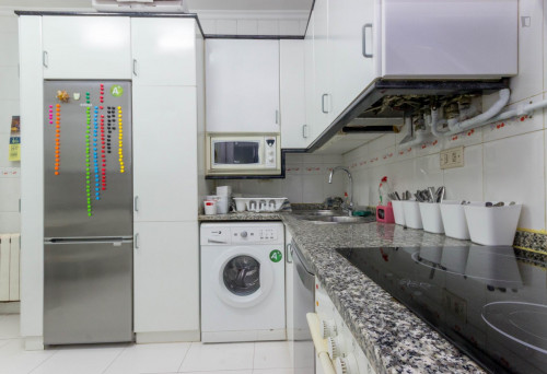 Nice single bedroom in a 7-bedroom apartment near Latorre General Plaza