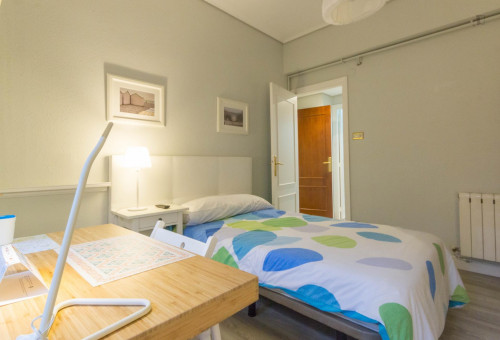 Nice single bedroom in a 7-bedroom apartment near Latorre General Plaza
